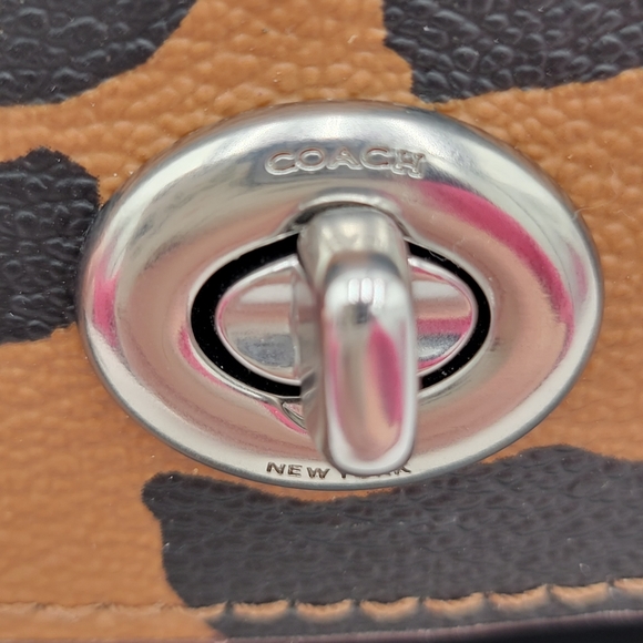 ❤️NWT❤️ Coach Cheetah Print Glasses Case w/ Clip - Picture 3 of 5